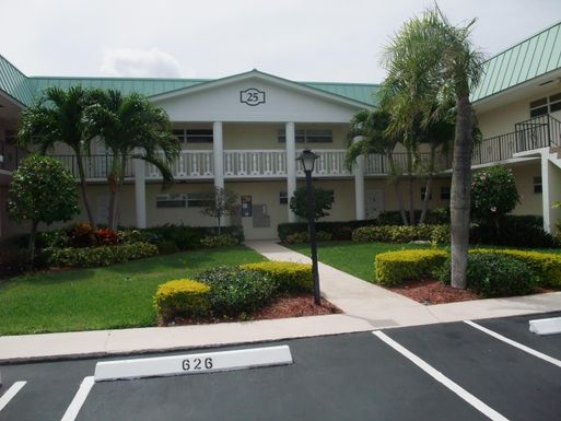 25 Colonial Club, Boynton Beach, FL 33435