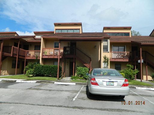 605 Lakeview, Royal Palm Beach, FL 33411