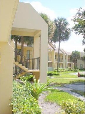 515 Meadows, Boynton Beach, FL 33436