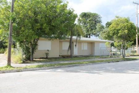 909 Henrietta, West Palm Beach, FL 33401
