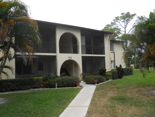 123 Lake Pine, Greenacres, FL 33463