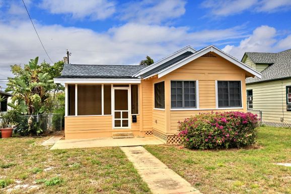 713 N, Lake Worth Beach, FL 33460