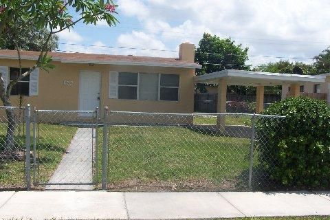 632 Beech, West Palm Beach, FL 33409