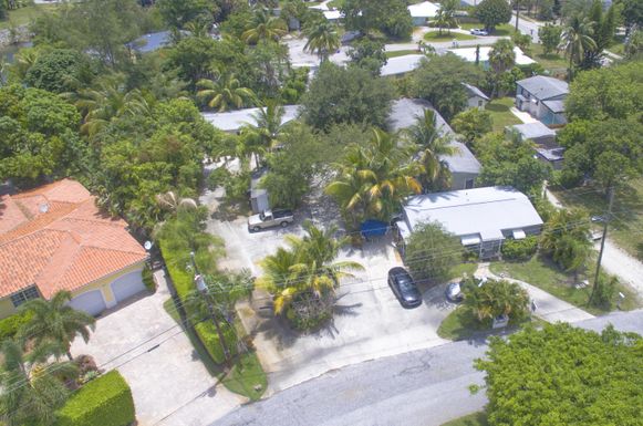 2571 Hinda, North Palm Beach, FL 33403