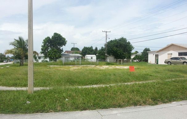 398 23rd, Riviera Beach, FL 33404