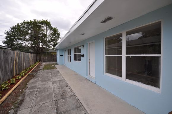 143 28th, West Palm Beach, FL 33404