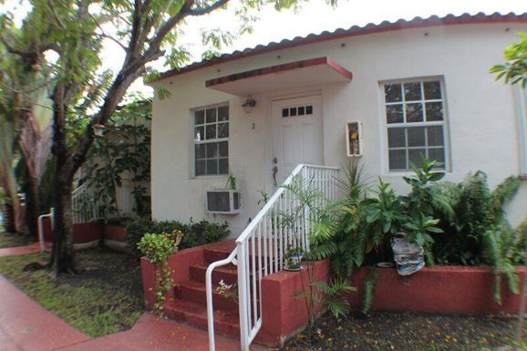8401 Crespi, Miami Beach, FL 33141
