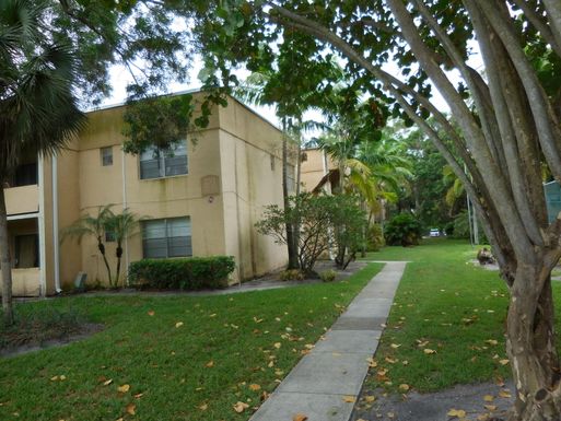 251 Bonnie, Palm Springs, FL 33461