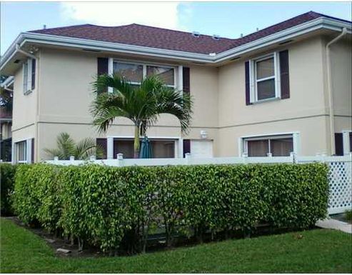 18 Amherst, Royal Palm Beach, FL 33411