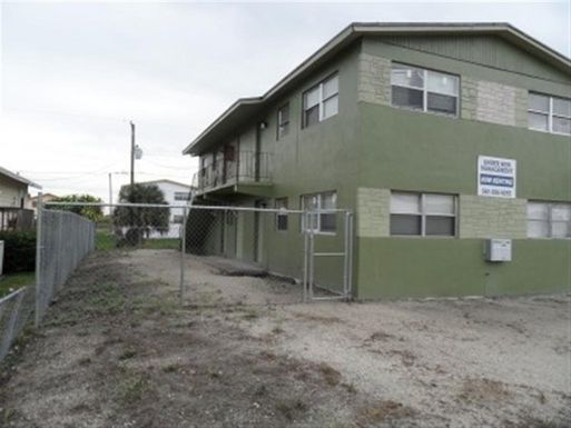 673 7th, Belle Glade, FL 33430