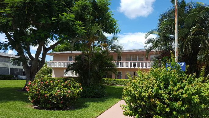 160 Cambridge G, West Palm Beach, FL 33417