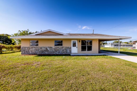 142 Soneto, Port Saint Lucie, FL 34983