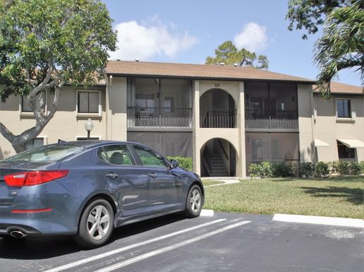 527 Shady Pine, Greenacres, FL 33415