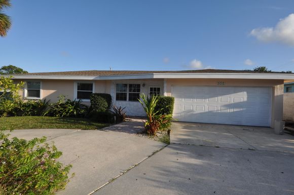 302 Gulfstream, Delray Beach, FL 33444