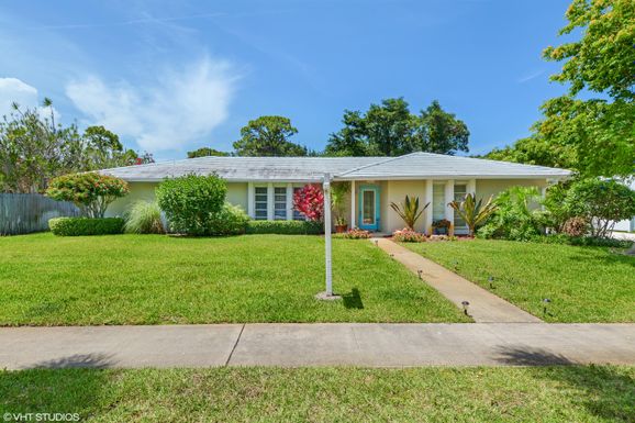 2423 Windsor, West Palm Beach, FL 33410