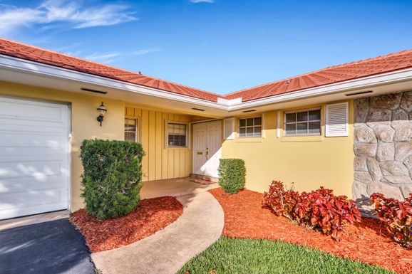 216 Gleneagles, Atlantis, FL 33462