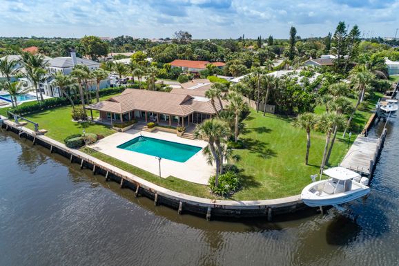 2526 Avenue Au Soleil, Gulf Stream, FL 33483