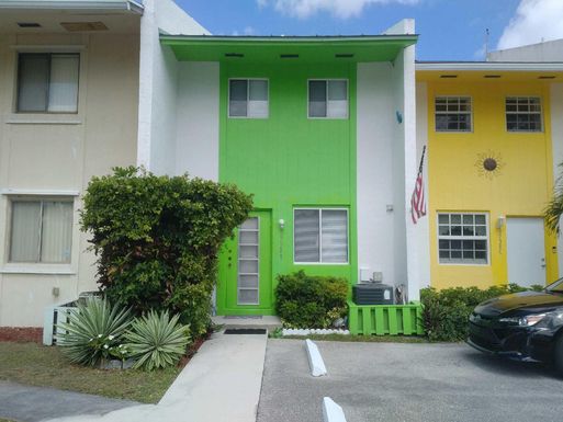 3738 Pinehurst, Lake Worth, FL 33467