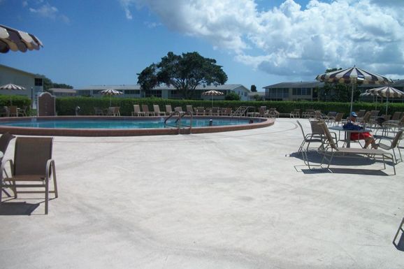 114 Kent H, West Palm Beach, FL 33417