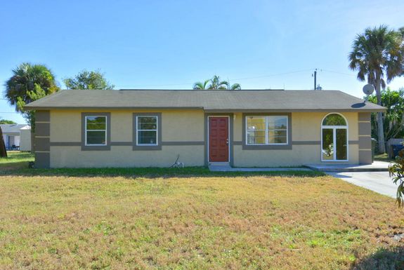 912 8th, Stuart, FL 34994