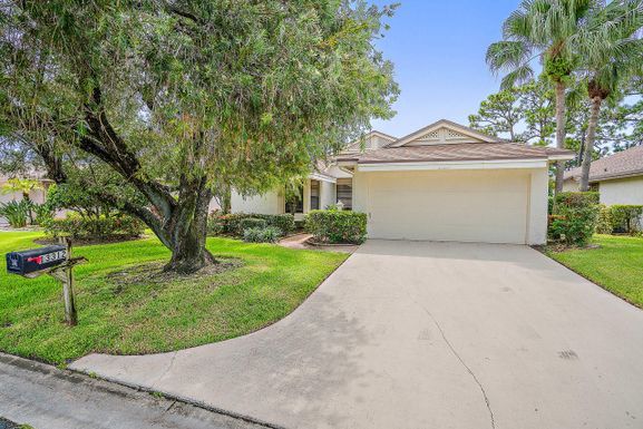 13312 Touchstone, Palm Beach Gardens, FL 33418