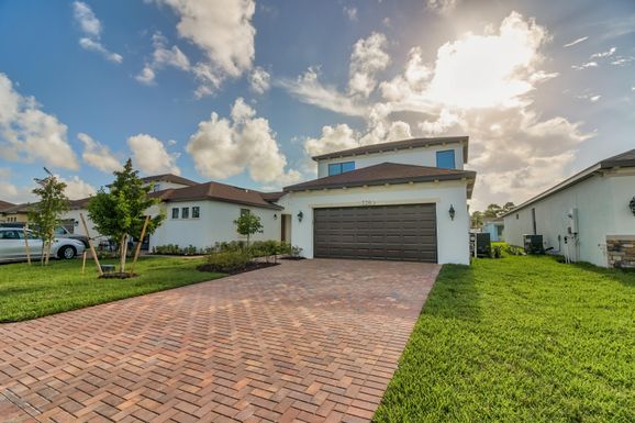 220 Via Visconti, Port Saint Lucie, FL 34952