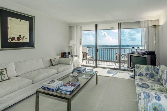 5200 Flagler, West Palm Beach, FL 33407