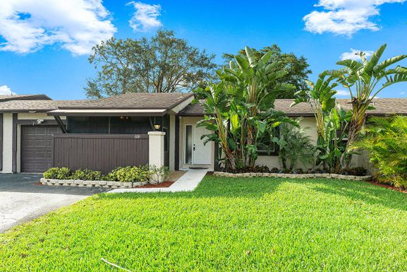 109 Conaskonk, Royal Palm Beach, FL 33411