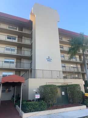 3654 Via Poinciana, Lake Worth, FL 33467