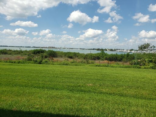 31 Harbour Isles 106, Fort Pierce, FL 34949