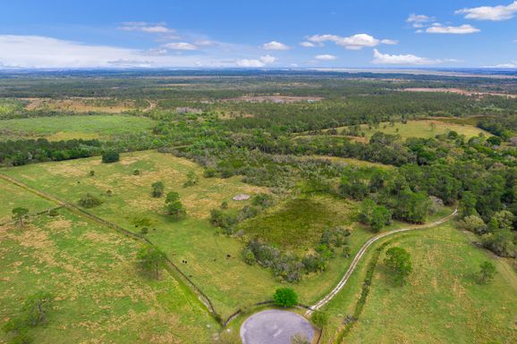 1800 Hunter, Okeechobee, FL 34974