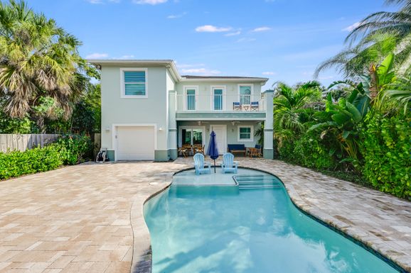 819 Lake, Delray Beach, FL 33483