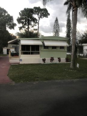 82 Bridgette, Lake Worth, FL 33463