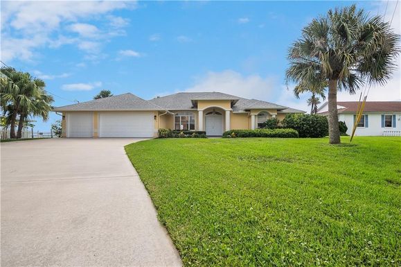 490 12th, Vero Beach, FL 32962