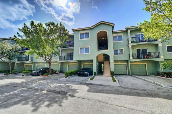 360 Crestwood, Royal Palm Beach, FL 33411