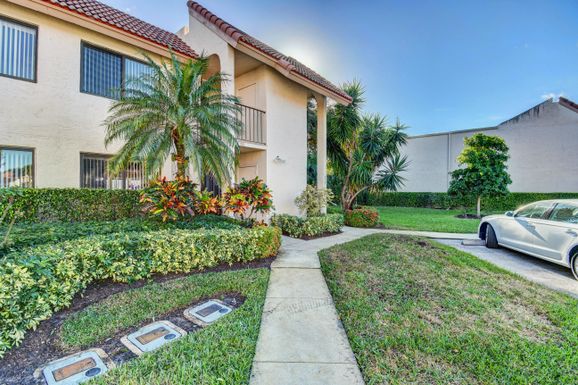 5589 Fairway Park, Boynton Beach, FL 33437