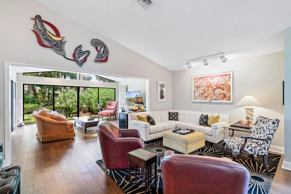 6817 Touchstone, Palm Beach Gardens, FL 33418