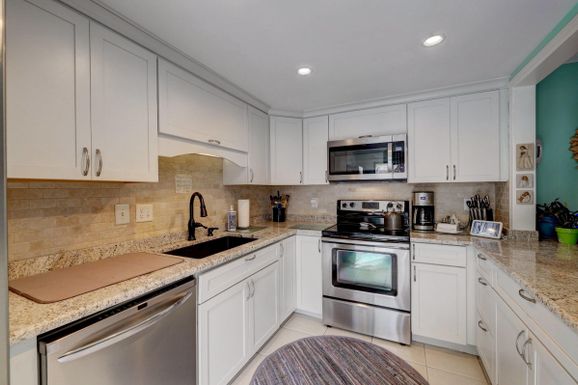 3816 Jefferson, Stuart, FL 34997