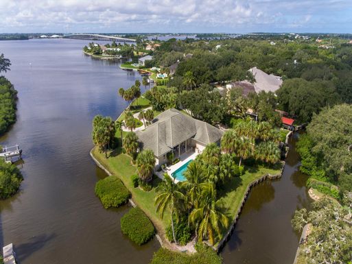 1411 Camino Del Rio, Vero Beach, FL 32963