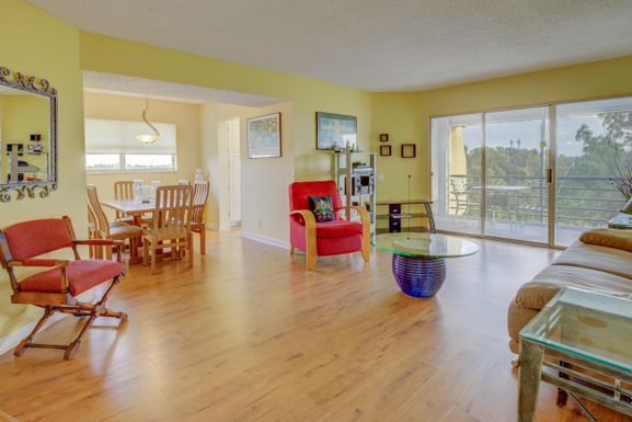 3654 Via Poinciana, Lake Worth, FL 33467