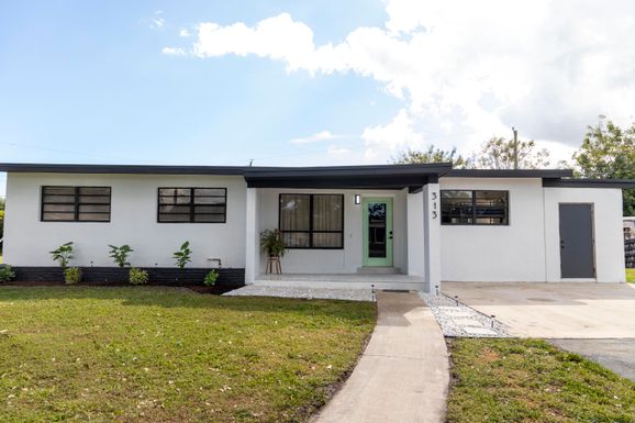 313 Bayside, Palm Springs, FL 33461