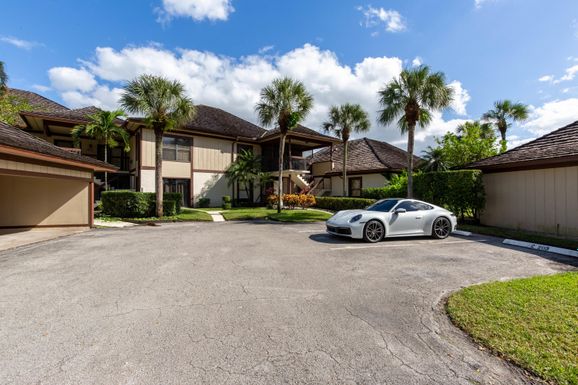 13400 Polo Club Rd W, Wellington, FL 33414