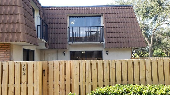 202 Charter, West Palm Beach, FL 33407