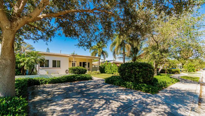 1009 Palmway, Lake Worth Beach, FL 33460