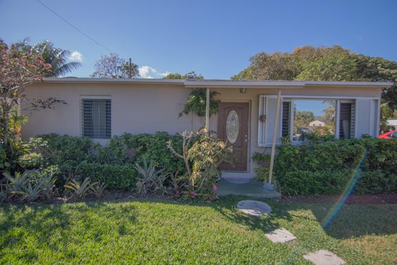 3125 Avenue F, Riviera Beach, FL 33404