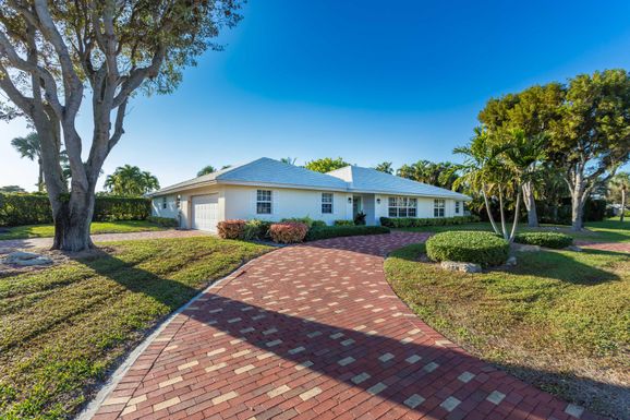 835 Canary, Delray Beach, FL 33483