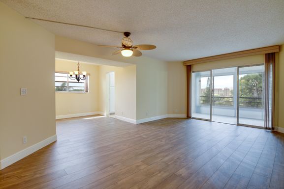 3810 Via Poinciana, Lake Worth, FL 33467