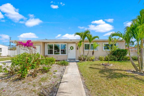 104 Granada, Palm Springs, FL 33461