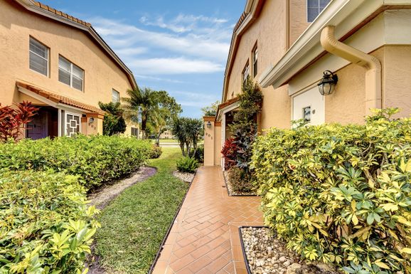 9757 Shadybrook, Boynton Beach, FL 33437