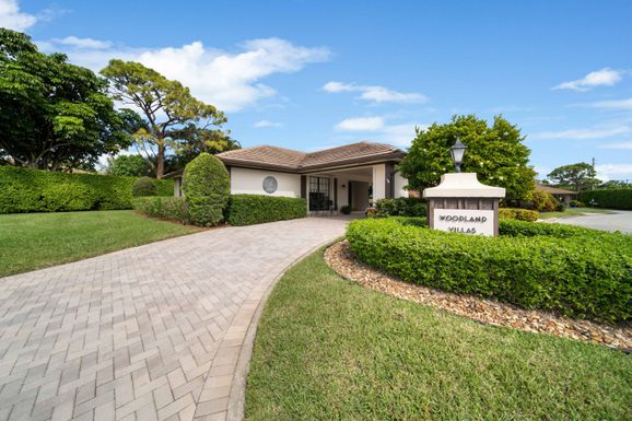 535 Pine Tree, Atlantis, FL 33462